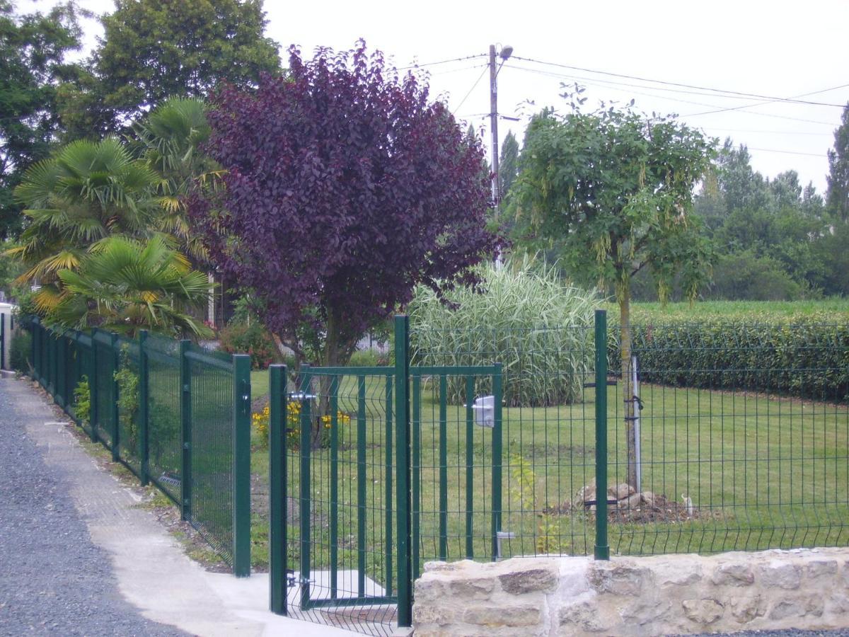 Marais Poitevin Gite "Volets Bleu Clair": Rustic Retreat with Fishing, Boating, and Cycling La Taillee Exterior photo